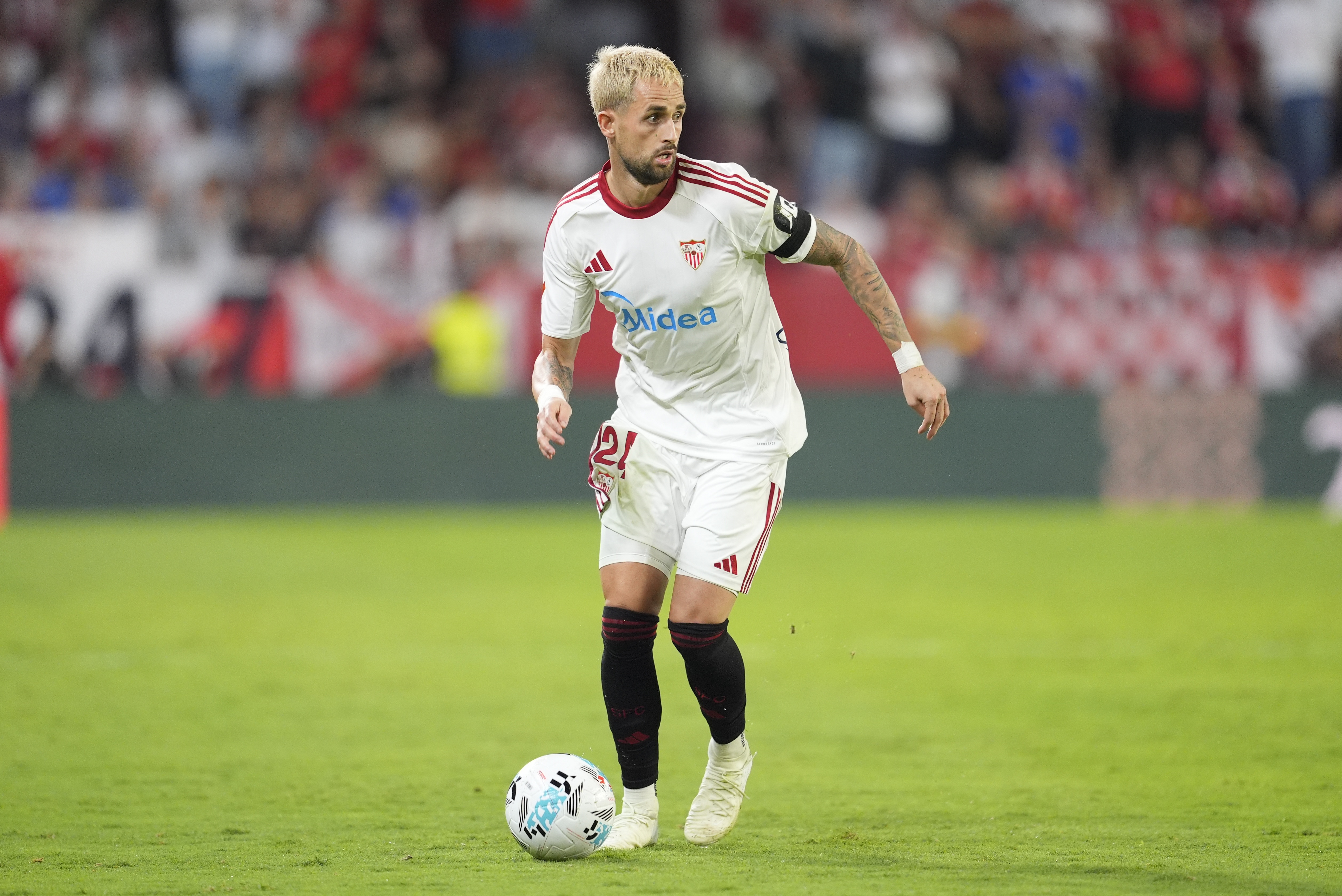 阿斯：塞维利亚迎战巴萨前迎来利好，贾努扎伊将在本场比赛中复出