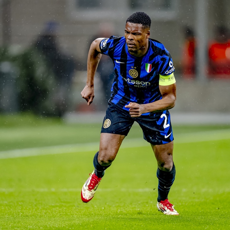 邓弗里斯：我的偶像是大图拉姆、孔帕尼和库伊特，他们都个性鲜明