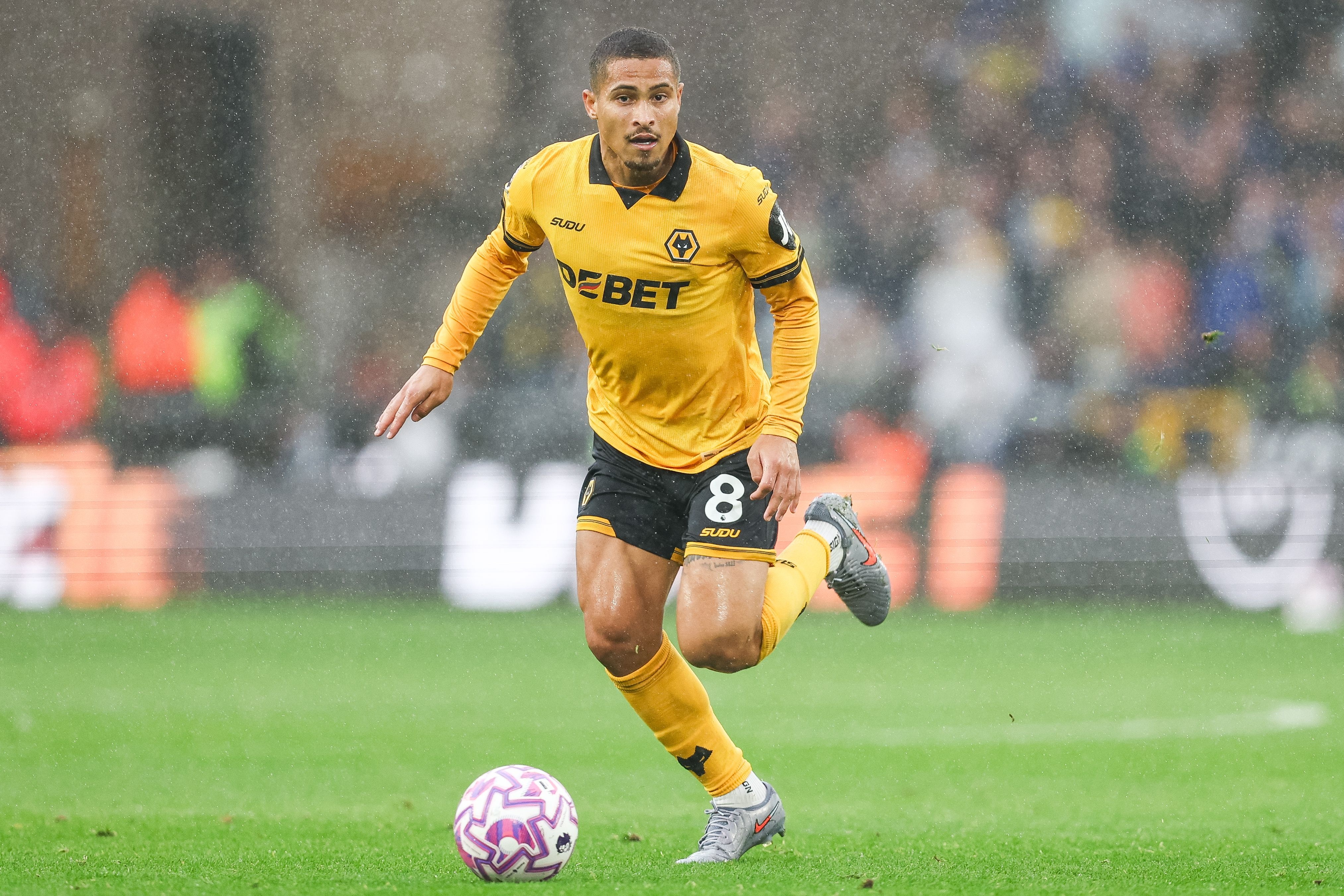 要价5000万欧！葡媒：曼联想1月签狼队中场戈麦斯，球员愿意加盟